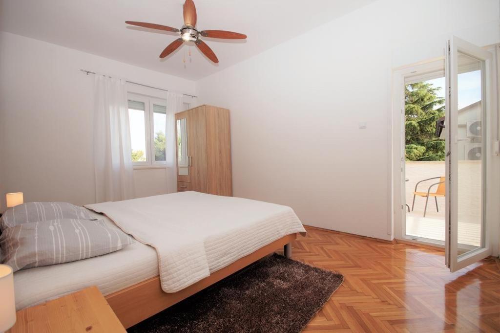 Apartment Deni Пула Екстериор снимка